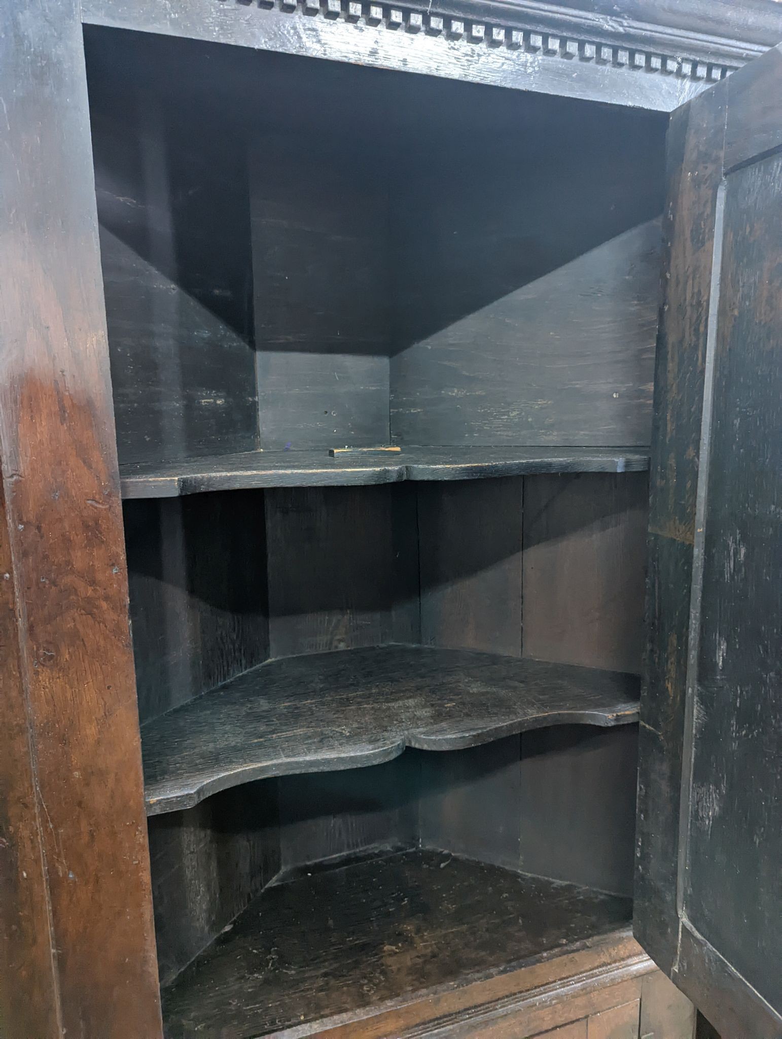 A George III oak standing corner cabinet, width 94cm, depth 38cm, height 202cm